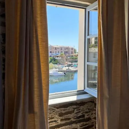 Maison De Charme Sur Le Port De Centuri *